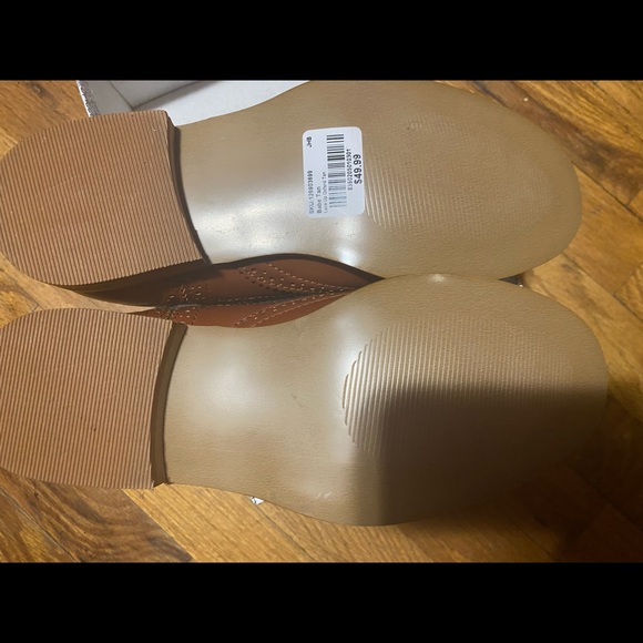 Wanted BRAND NEW oxford shoes- color- tan size 8. Very sleek and comfortable. - Picture 5 of 5